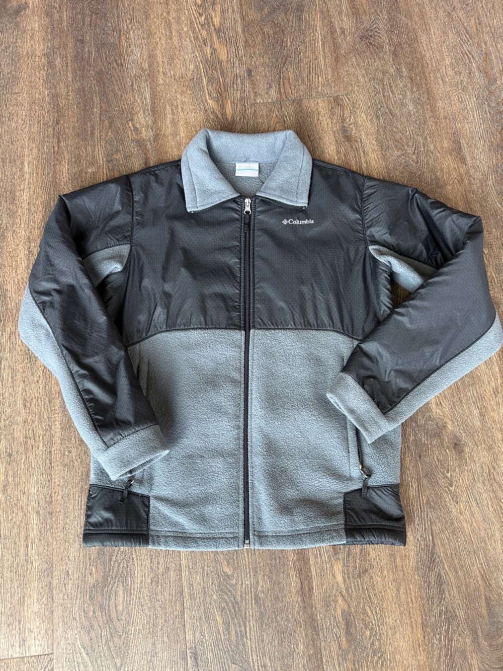 Columbia Gray and Black Lightweight Fleece Jacket S23